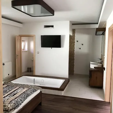 Ubytovanie Mochovce منزل للإقامة